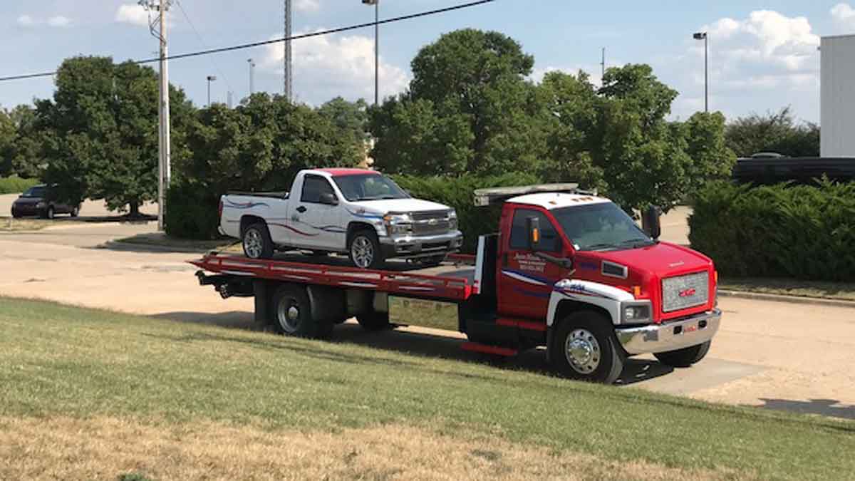 Local Towing Service Central KS